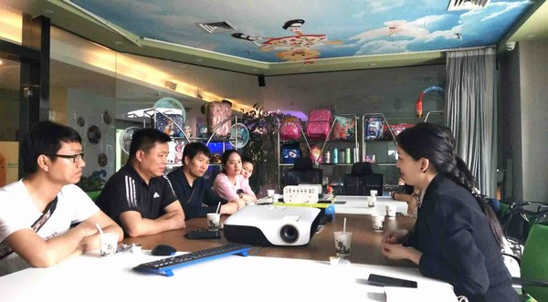 2018-5-24 beat365英国官方网站师生应邀赴郑州约克动漫公司参观学习.jpg